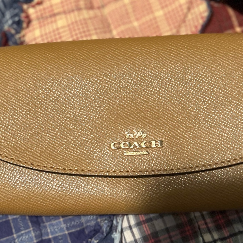 Like new Coach pebble leather wallet